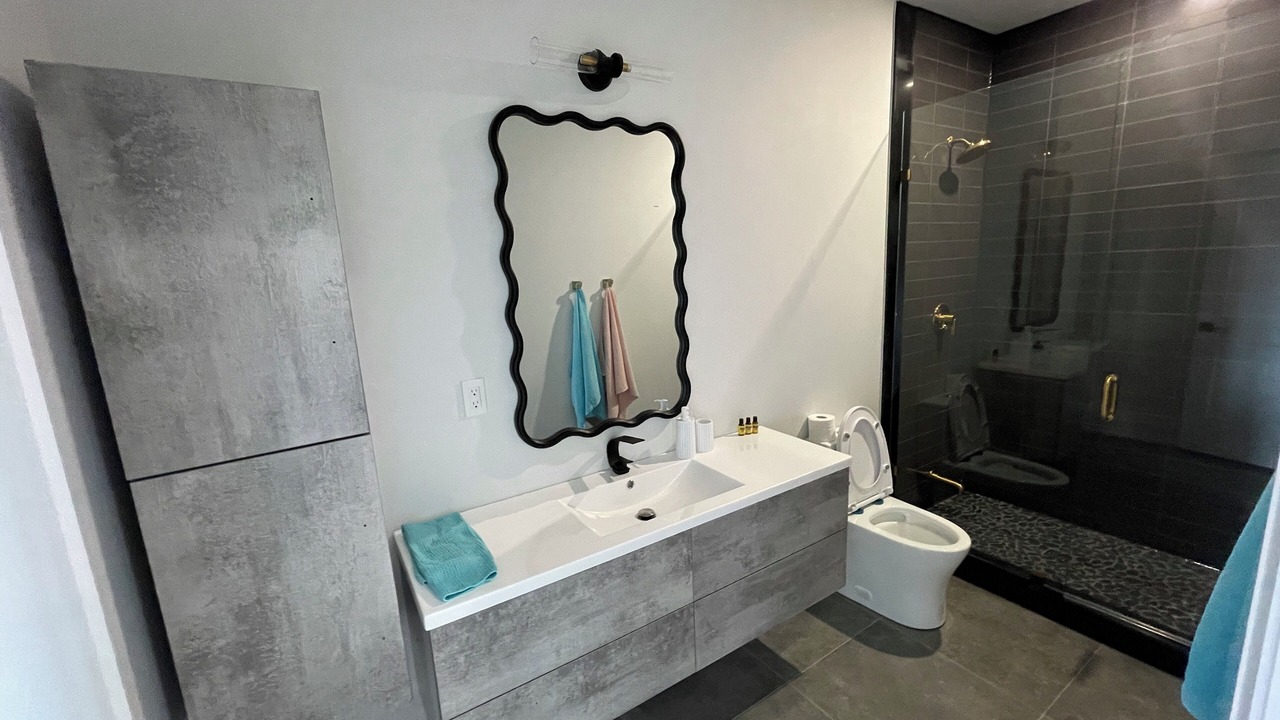 Photo of Bathroom in Victoria Harbour