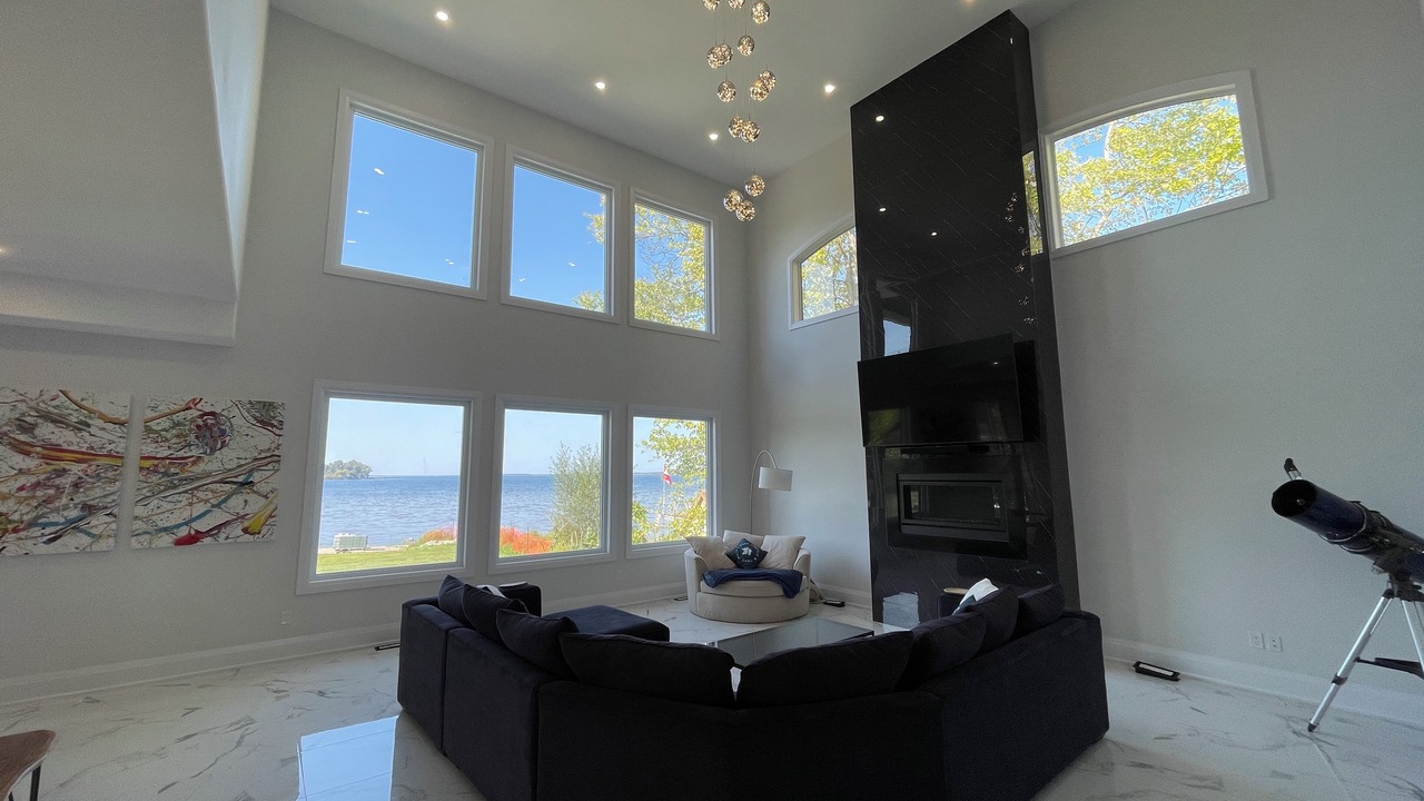Photo of Livingroom in Victoria Harbour
