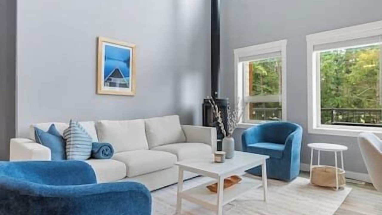Photo of Livingroom in East Kootenay