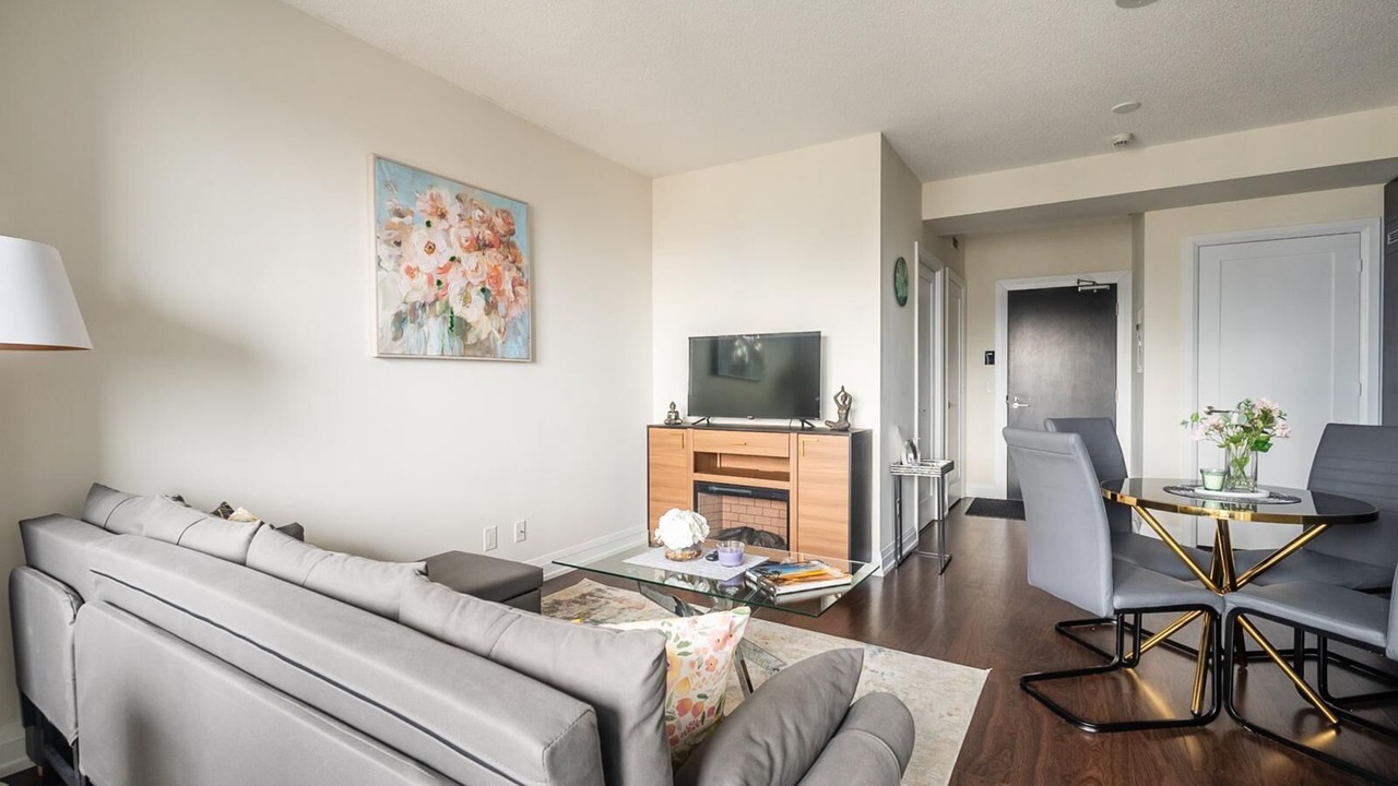 Photo of Livingroom in Willowdale