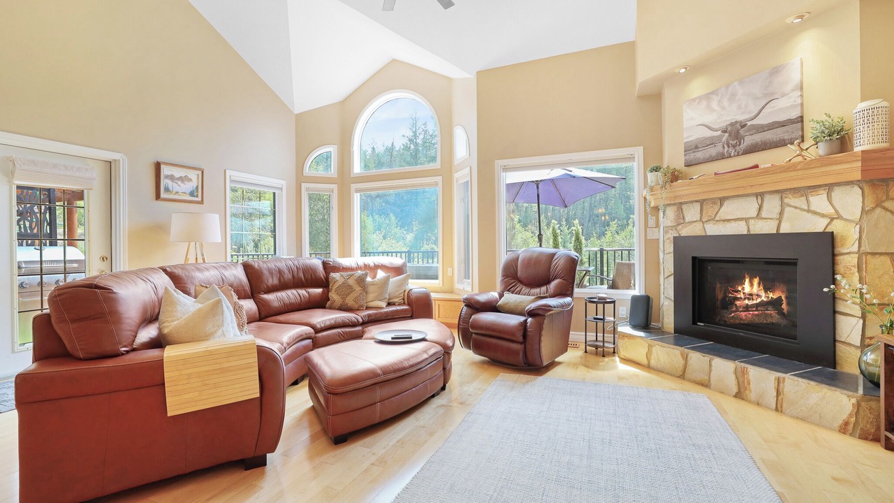 Photo of Livingroom in East Kootenay