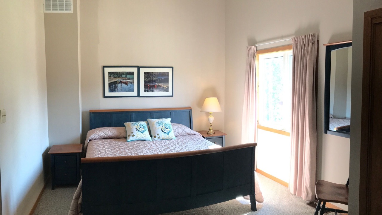 Photo of Bedroom in Honey Harbour