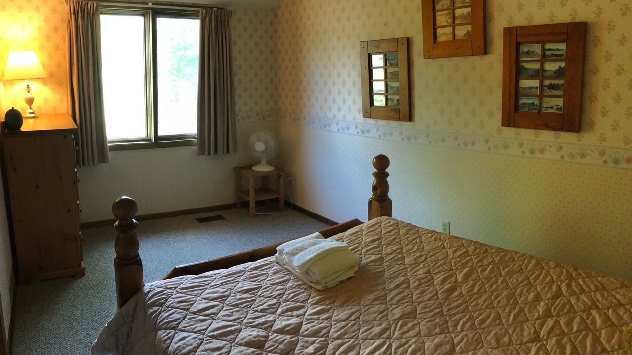 Photo of Bedroom in Honey Harbour