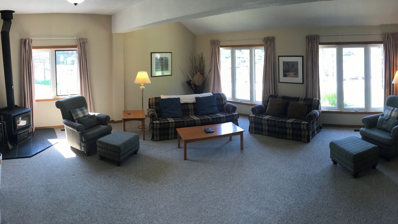 Photo of Livingroom in Honey Harbour