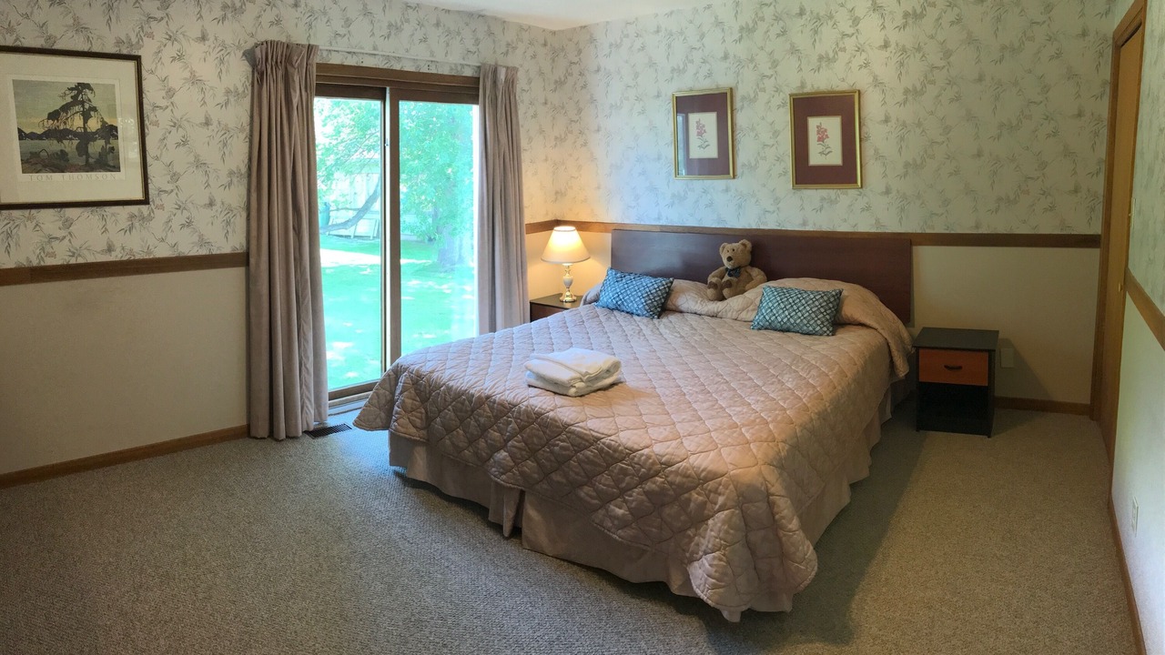 Photo of Bedroom in Honey Harbour