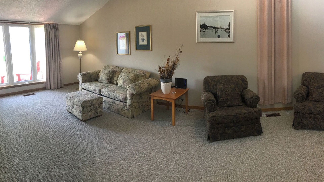 Photo of Livingroom in Honey Harbour