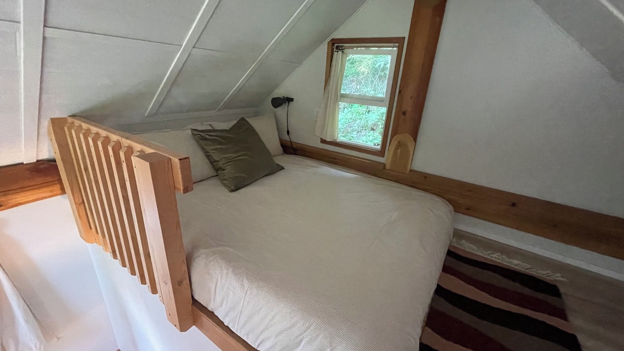Photo of Bedroom in Roberts Creek