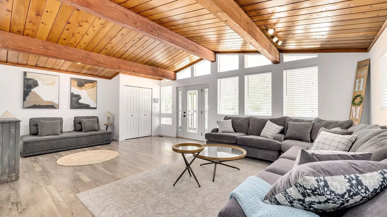 Photo of Livingroom in Maple Ridge