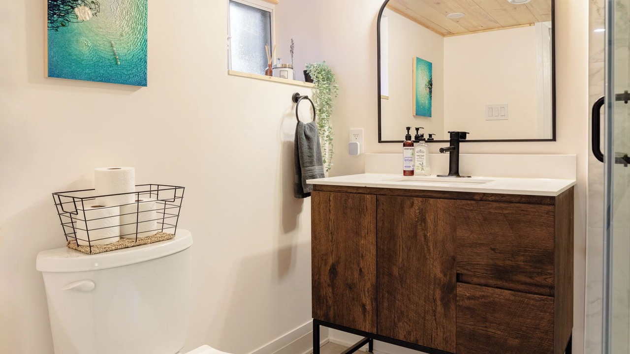 Photo of Bathroom in Dovercourt Park