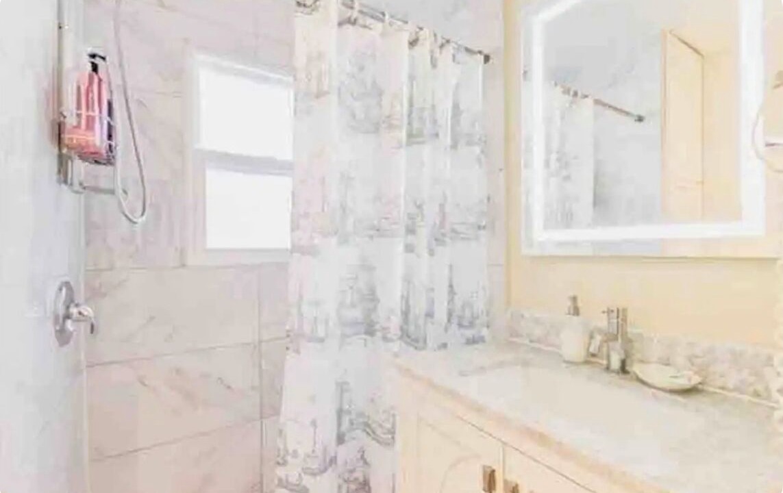 Photo of Bathroom in Niagara Falls