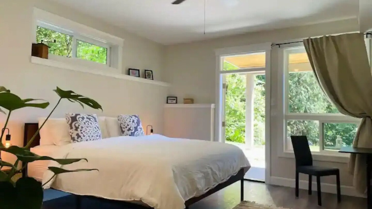 Photo of Bedroom in Roberts Creek