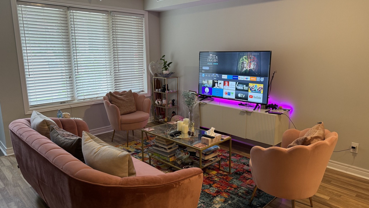 Photo of Livingroom in Thorncliffe Park