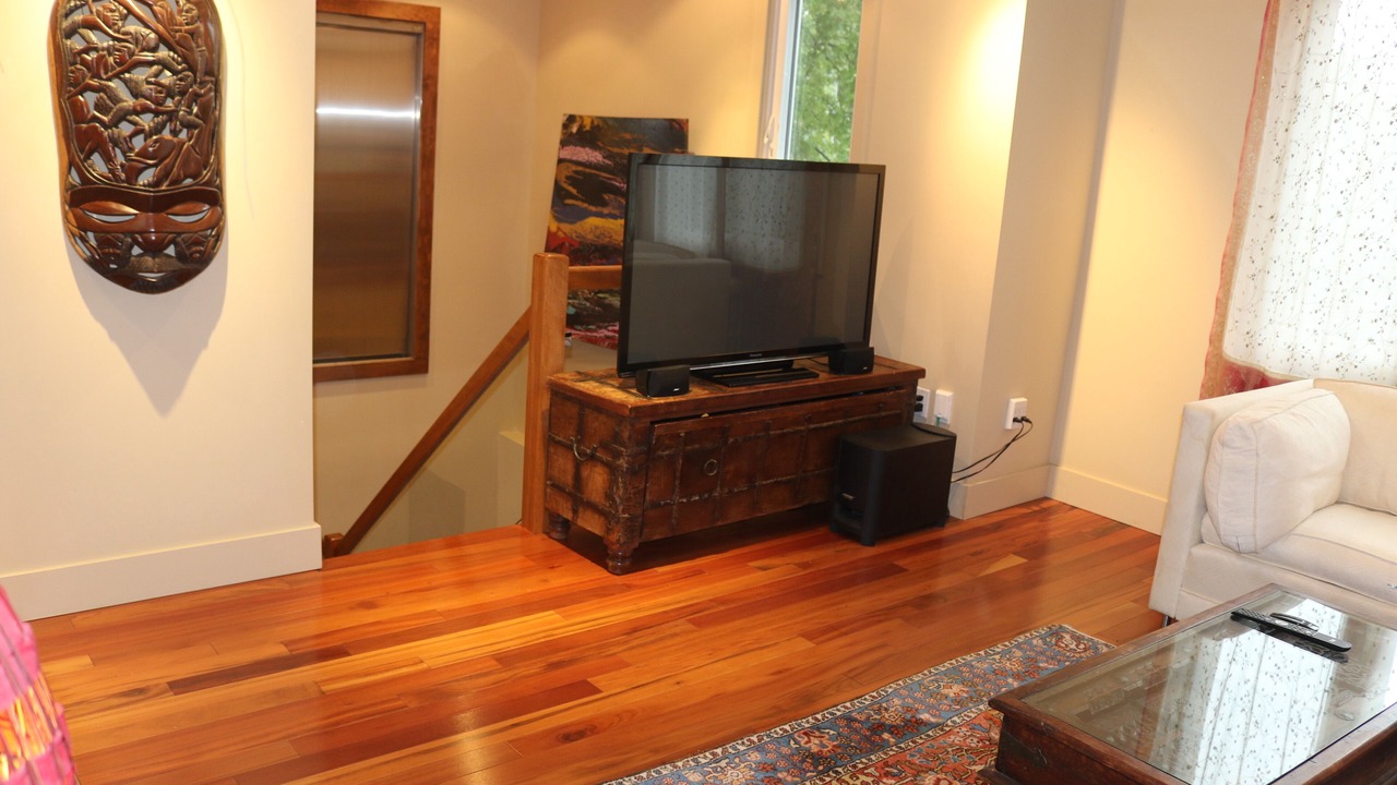 Photo of Livingroom in Birch Cliff
