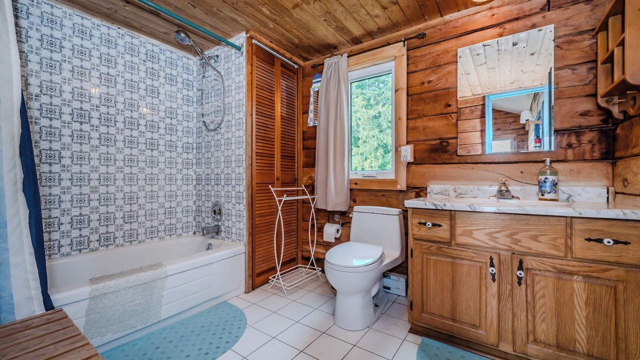 Photo of Bathroom in Lion's Head