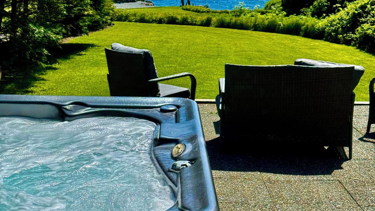 Photo of Patio Balcony in Juan de Fuca Electoral Area