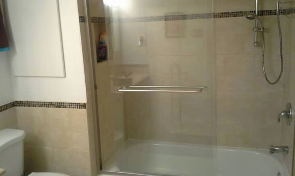 Photo of Bathroom in Dollard-des-Ormeaux