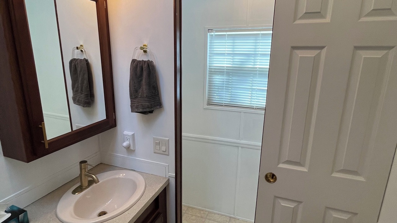 Photo of Bathroom in Lindell Beach