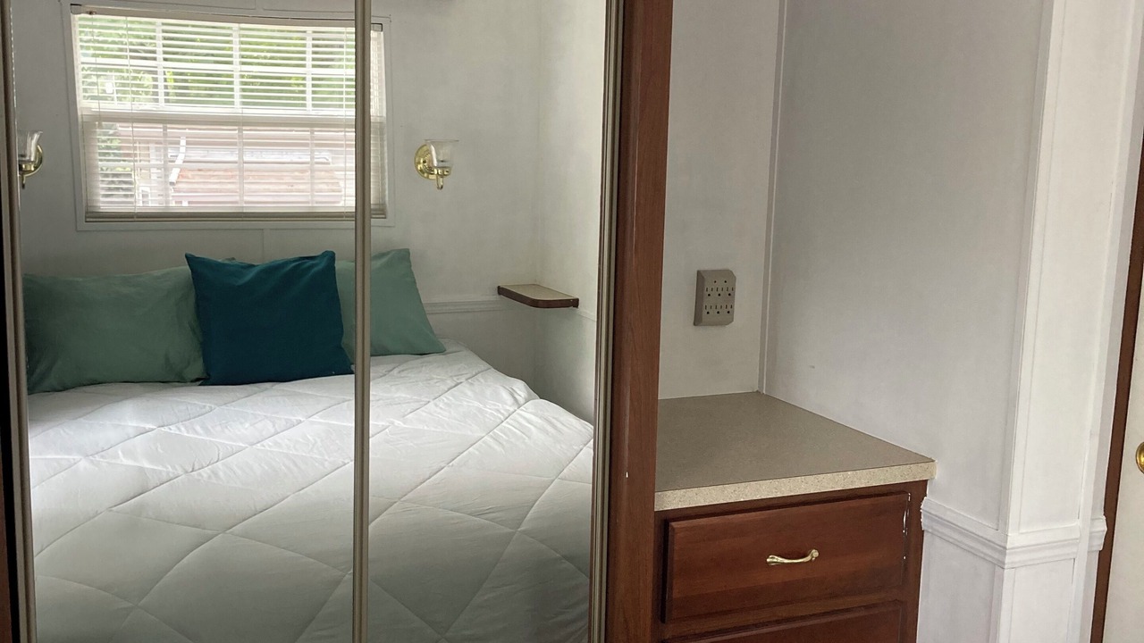 Photo of Bedroom in Lindell Beach