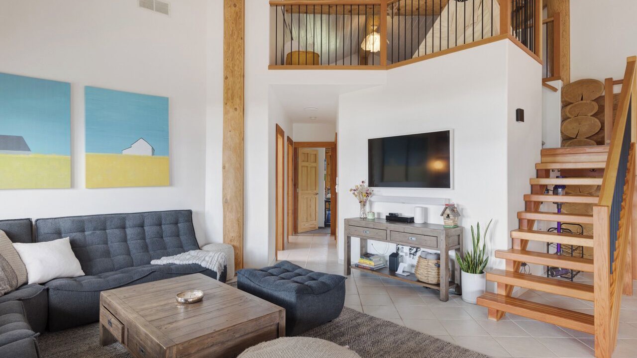 Photo of Livingroom in Okanagan-Similkameen