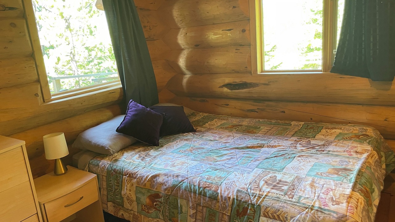 Photo of Bedroom in Tatlayoko Lake
