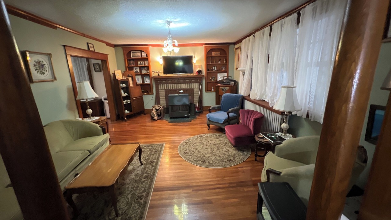 Photo of Livingroom in Montague
