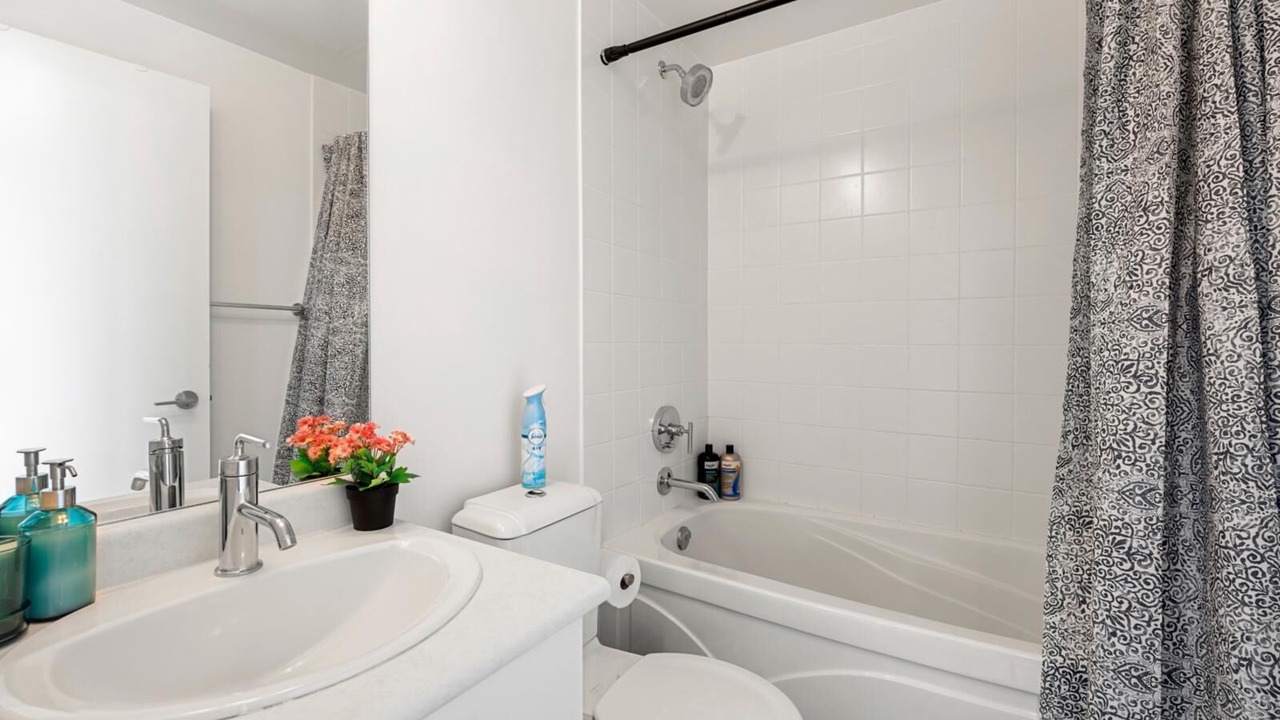 Photo of Bathroom in Bay Cloverhill