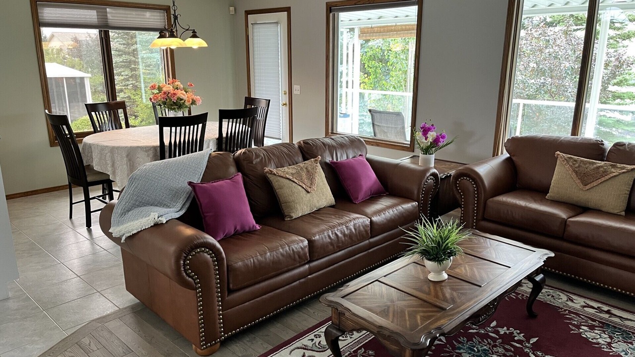 Photo of Livingroom in Arbour Lake
