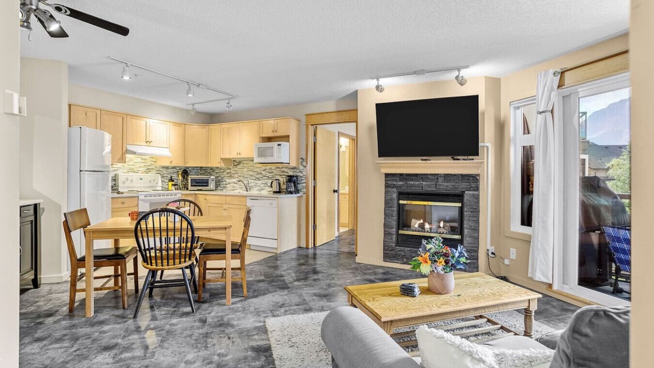 Photo of Livingroom in Cougar Creek