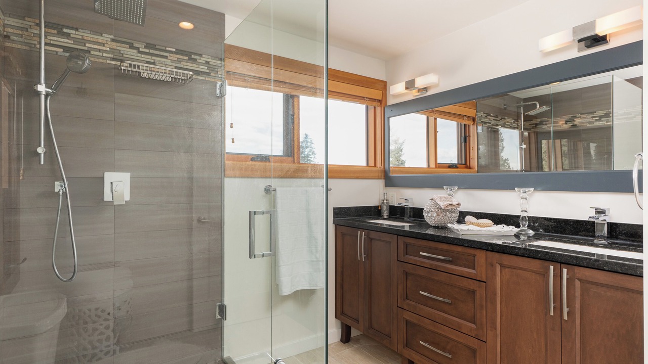 Photo of Bathroom in Dundarave