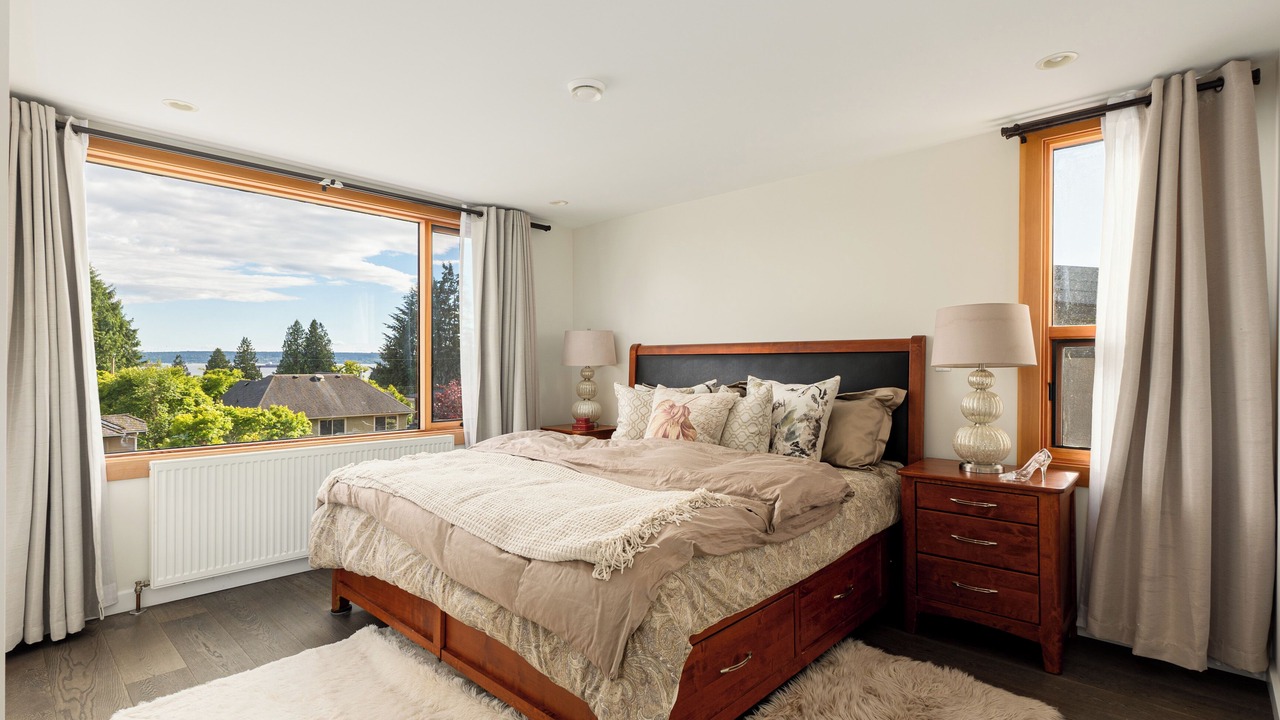 Photo of Bedroom in Dundarave