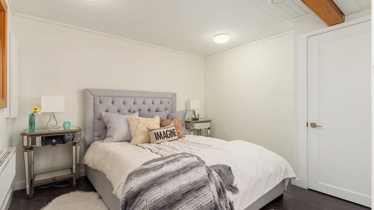 Photo of Bedroom in Dundarave