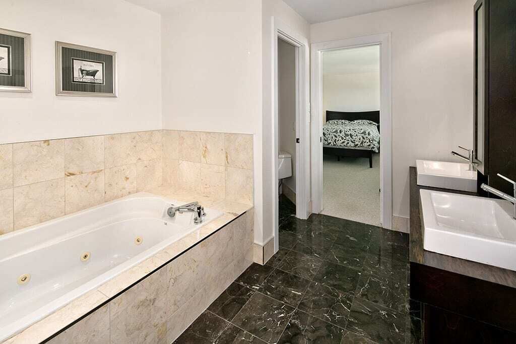 Photo of Bathroom in Craigleith