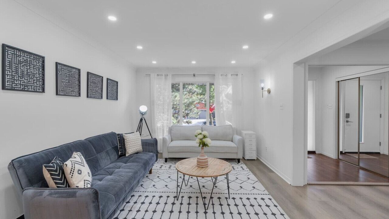 Photo of Livingroom in Erin Mills