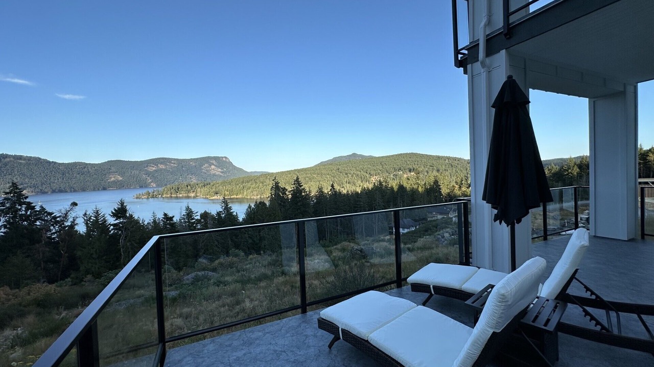 Photo of Patio Balcony in Maple Bay