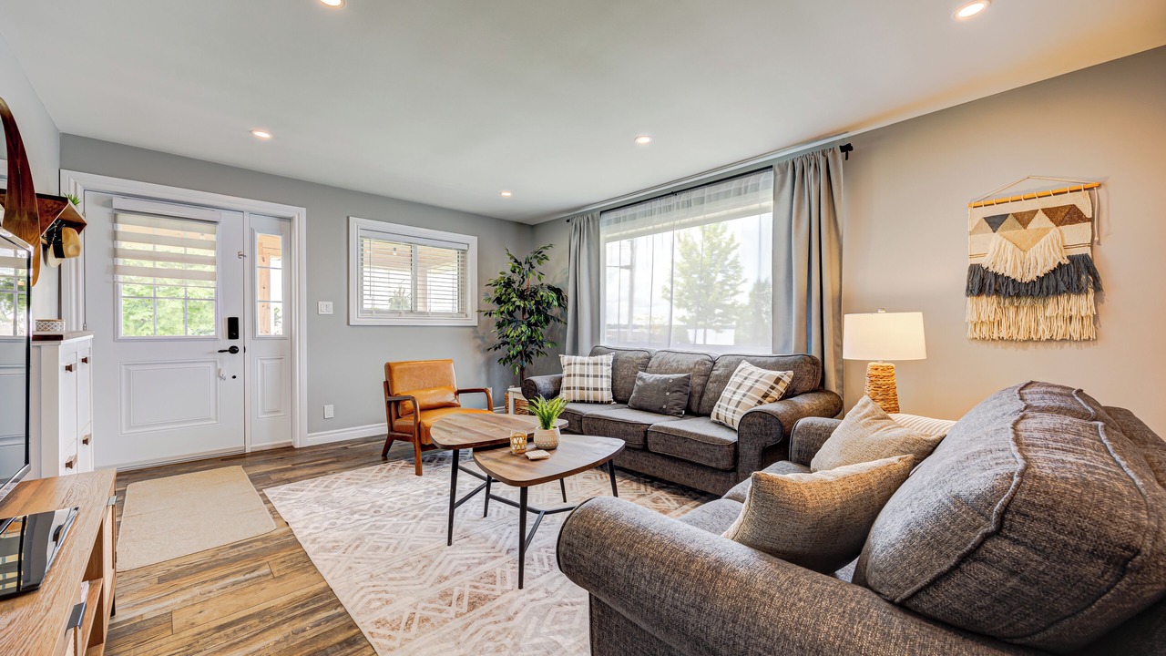 Photo of Livingroom in Fenelon Falls