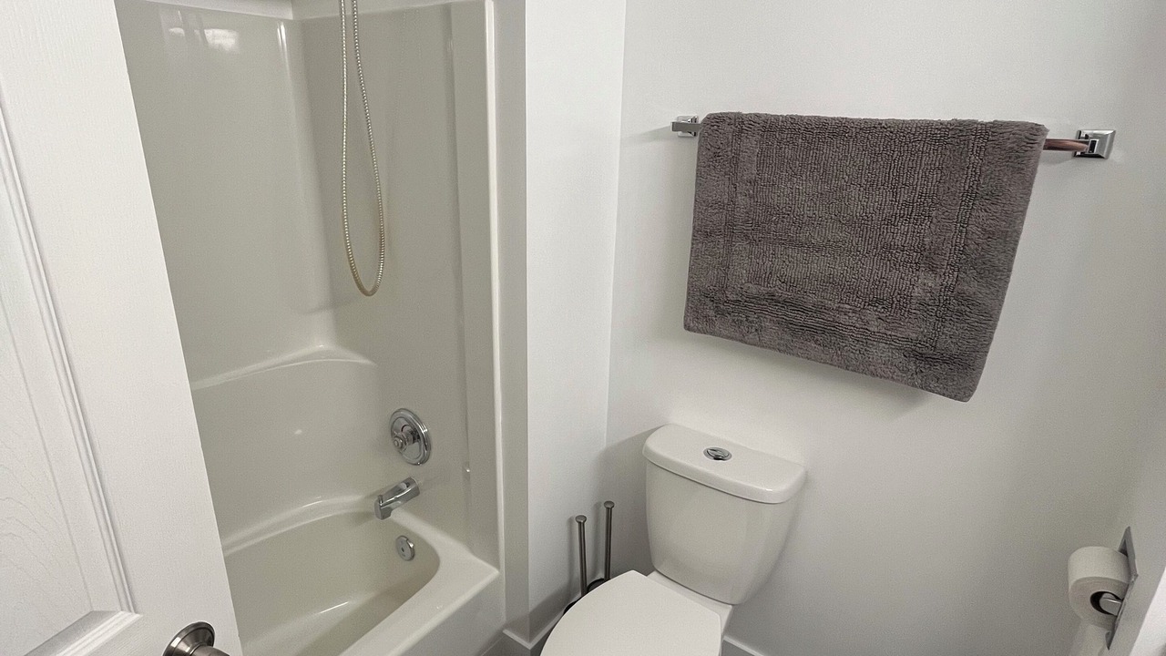 Photo of Bathroom in Lake Cowichan