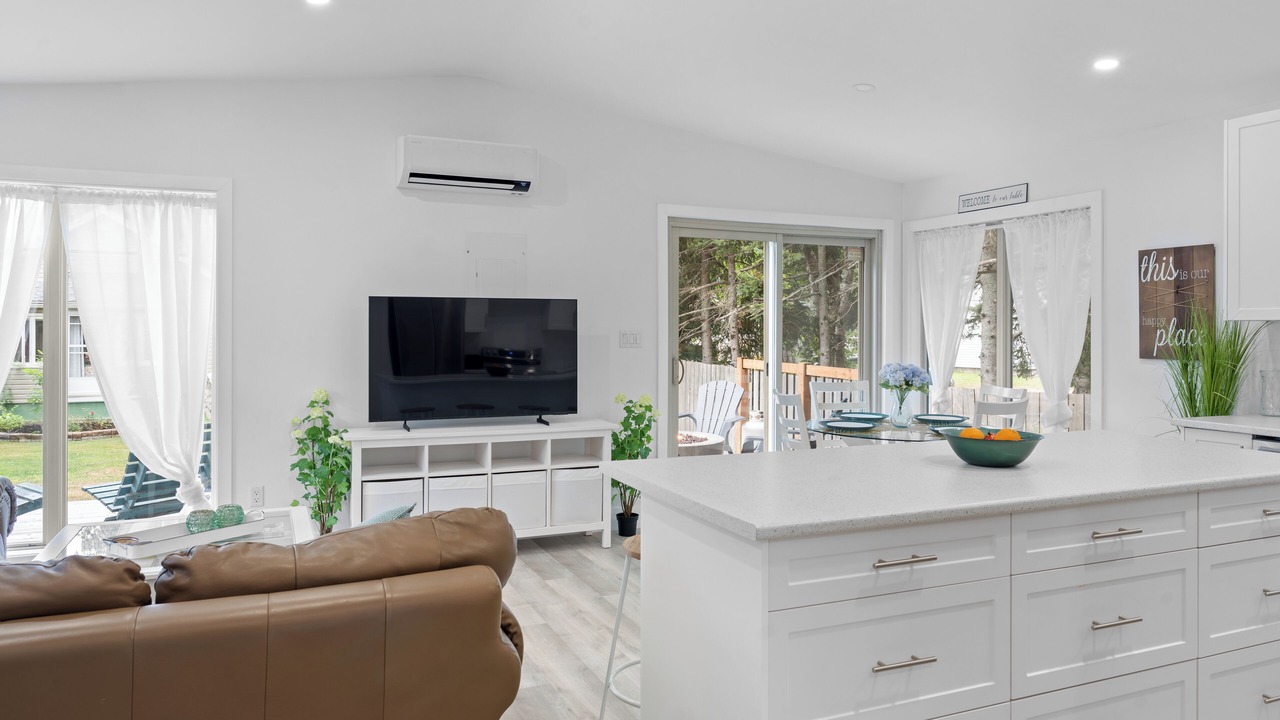 Photo of Livingroom in The Bluff