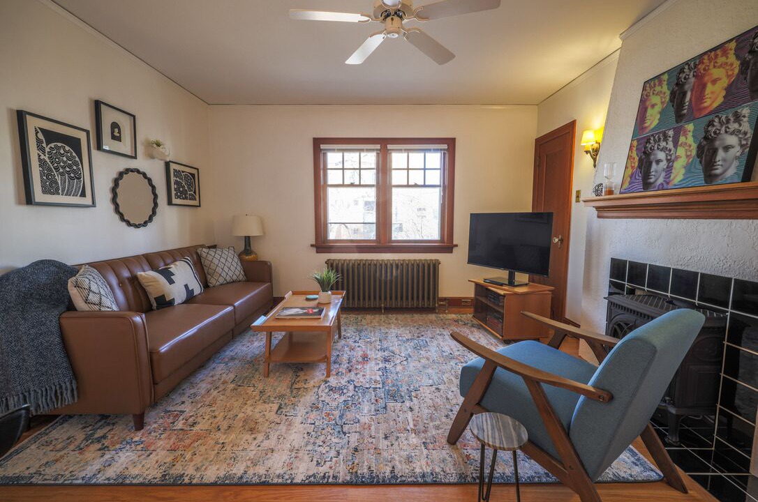 Photo of Livingroom in Mount Royal
