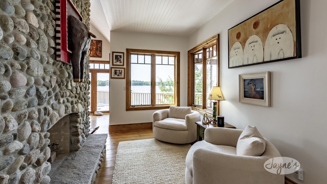 Photo of Livingroom in Bracebridge