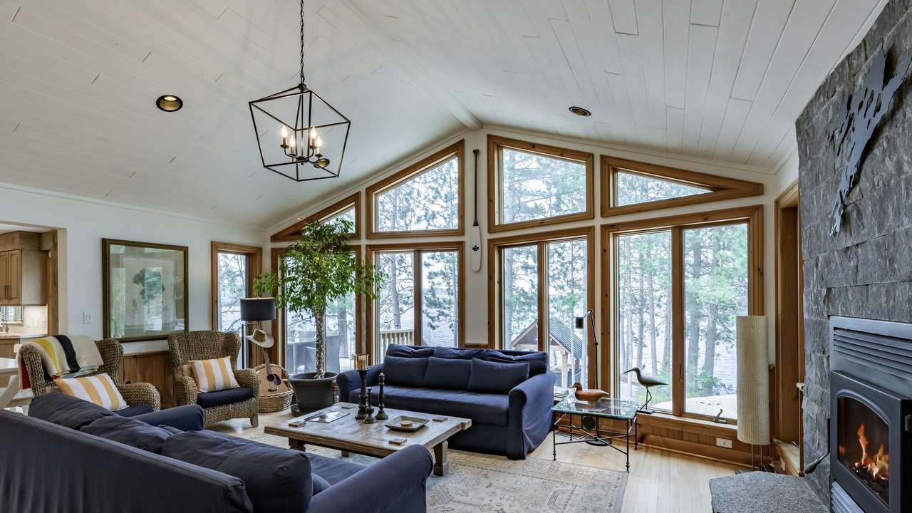 Photo of Livingroom in Algonquin Highlands