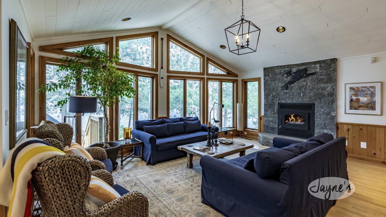 Photo of Livingroom in Algonquin Highlands