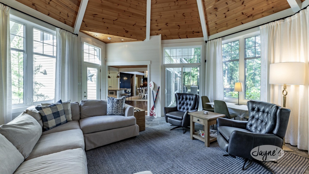 Photo of Livingroom in Muskoka Lakes