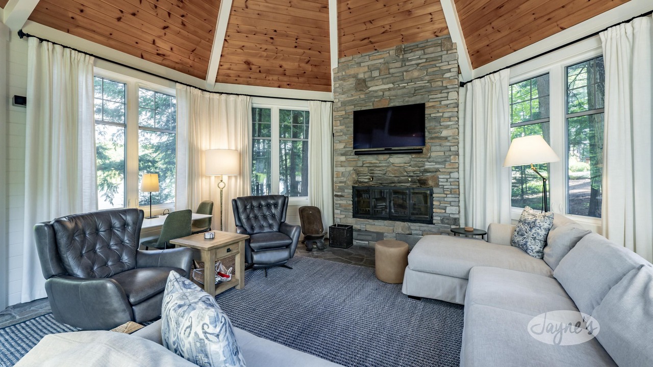 Photo of Livingroom in Muskoka Lakes