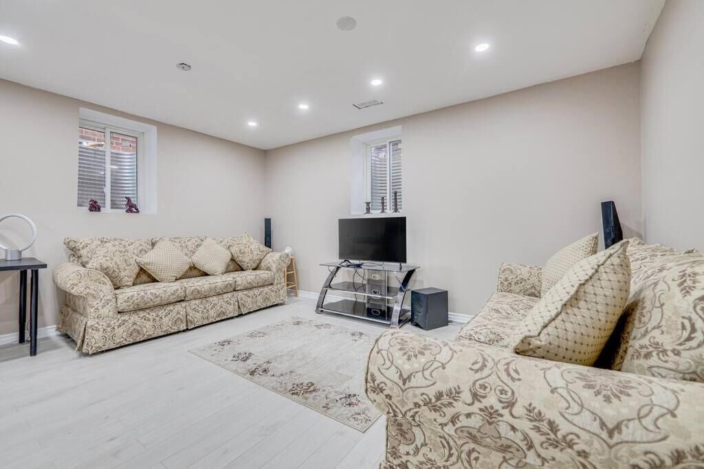 Photo of Livingroom in Halton Regional Municipality