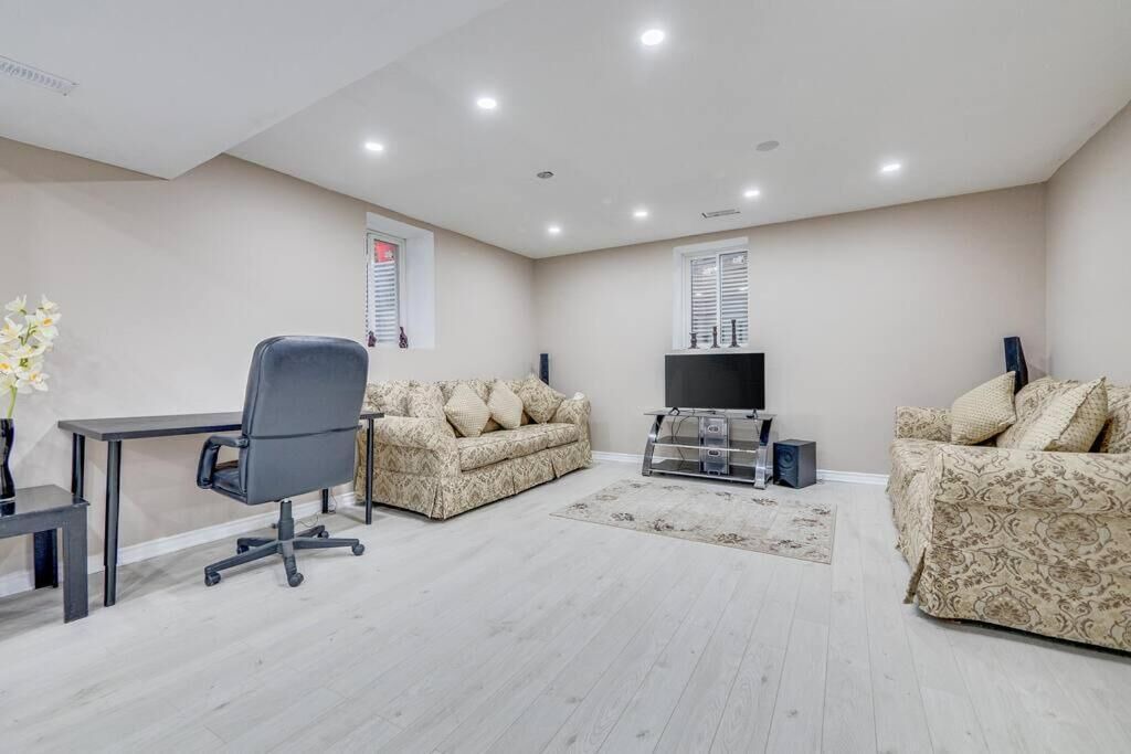 Photo of Livingroom in Halton Regional Municipality