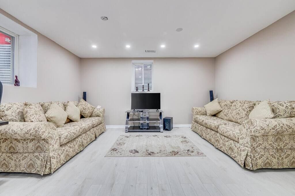 Photo of Livingroom in Halton Regional Municipality