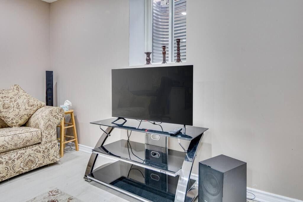 Photo of Livingroom in Halton Regional Municipality