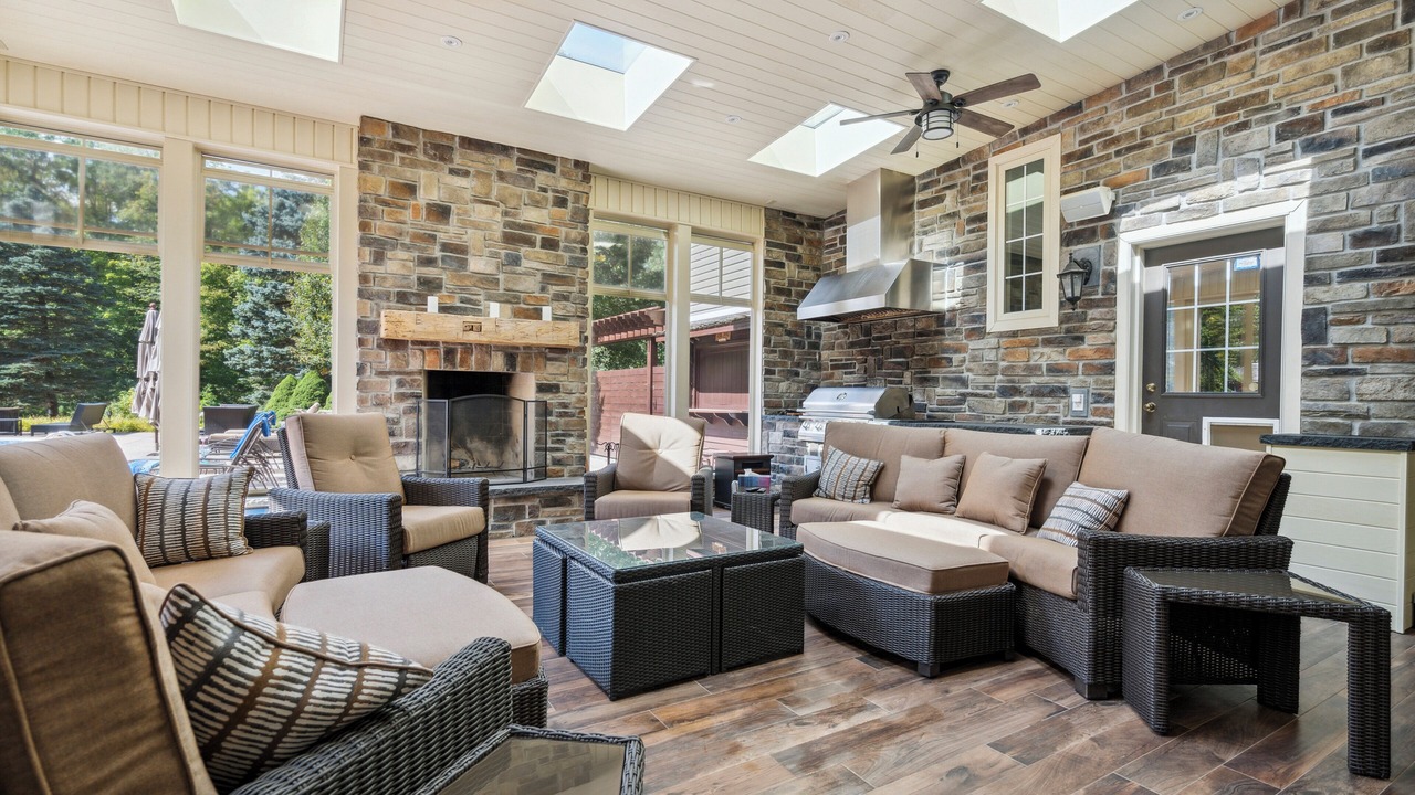 Photo of Livingroom in Halton Regional Municipality