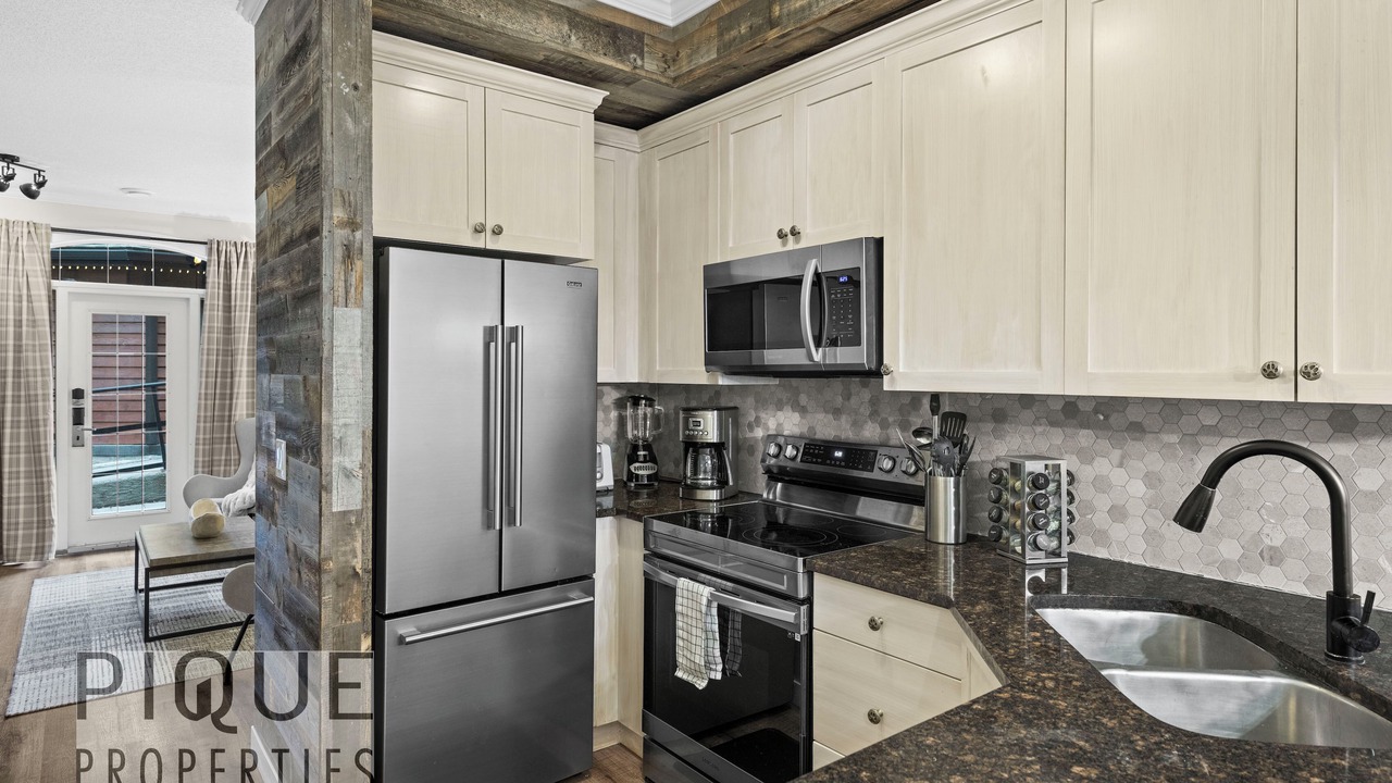 Photo of Kitchen in Cougar Creek