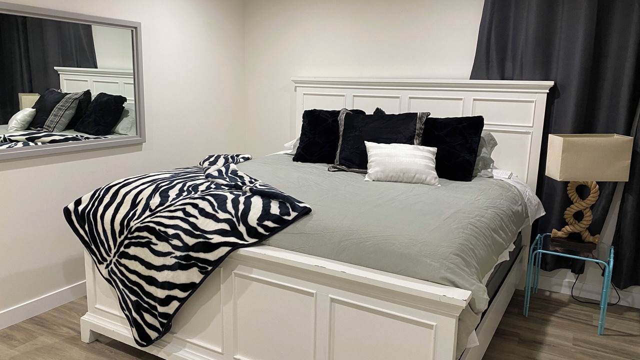 Photo of Bedroom in Parkland Beach